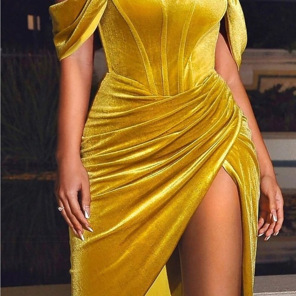 Velvet Macha Green Dress - Picture 4 of 4